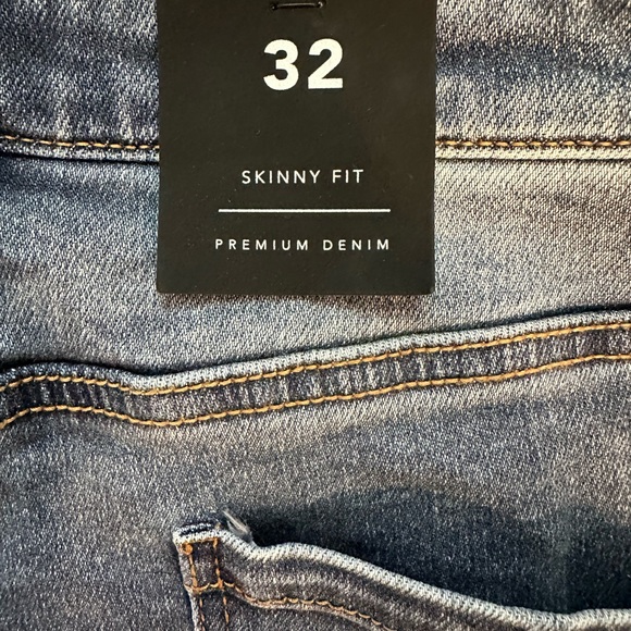 Fashion Nova Ripped Skinny Jeans - Trendy Design - New with Tags - Picture 4 of 5